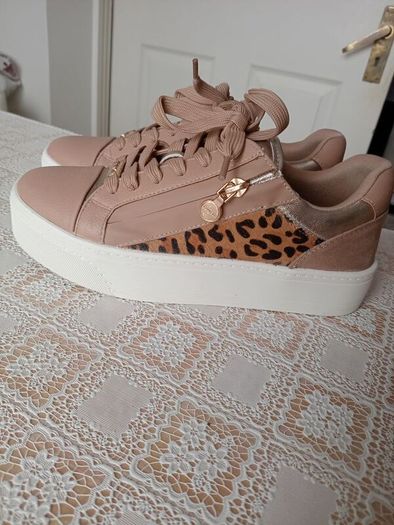 Leather womens trainers Carvela size 38