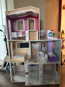 Rainbow High Doll house + Dolls + Car