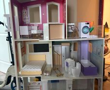 Rainbow High Doll house + Dolls + Car