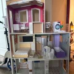 Rainbow High Doll house + Dolls + Car