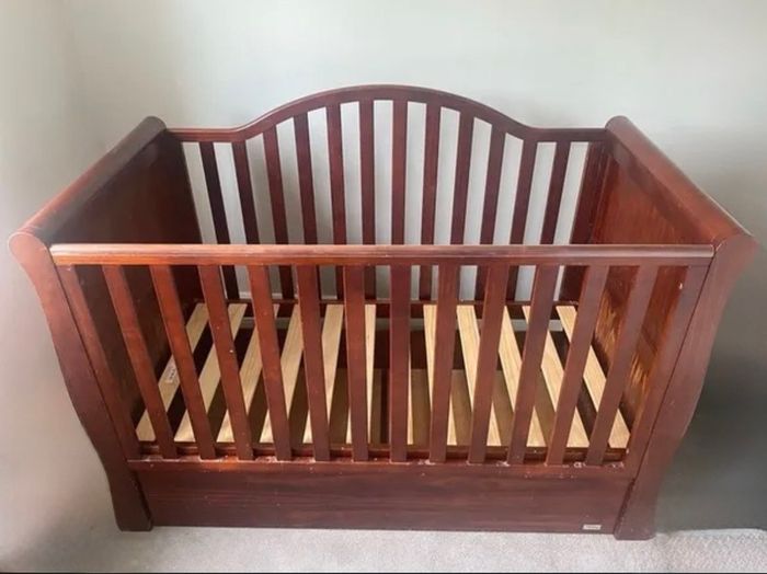 BR baby brand sleigh cot bed