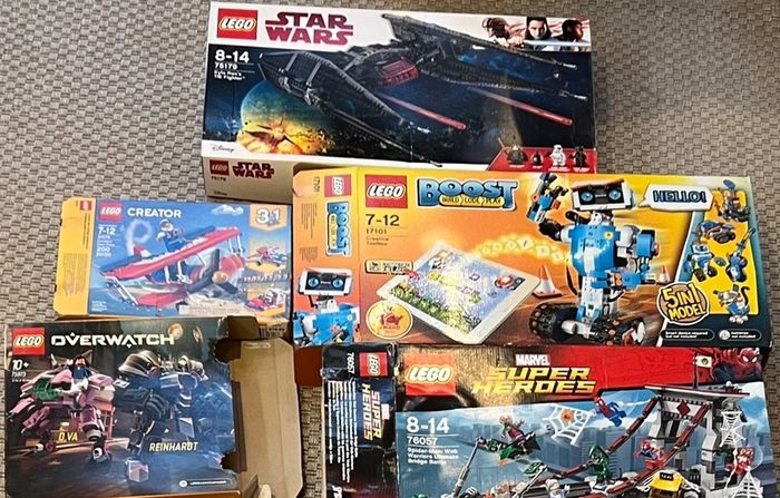 Large Selection of LEGO sets in pieces with boxes