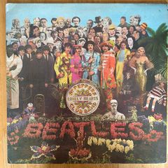 The Beatles : Sgt Pepper's / original 1967 pressing with cutouts