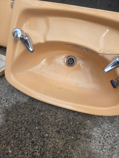 Open to offers-Retro/ Vintage bathroom sink and toilet