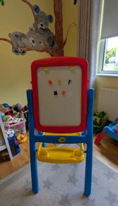 Crayola Easel Chalkboard and Magnetic Whiteboard