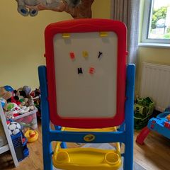 Crayola Easel Chalkboard and Magnetic Whiteboard