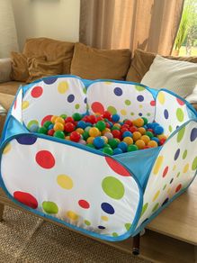 Kids / baby ball pit