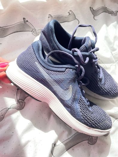 Girls Navy Nike runners - as new