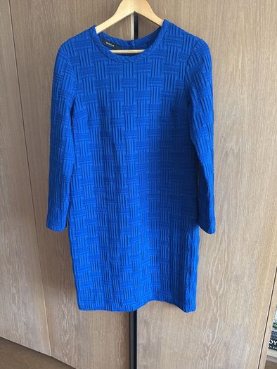 Vanilia knee length blue textured dress with long sleeves, size 38 (10-12)