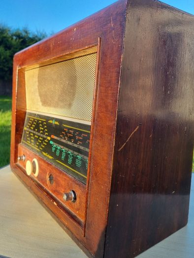 Vintage Bush AC34 valve radio receiver