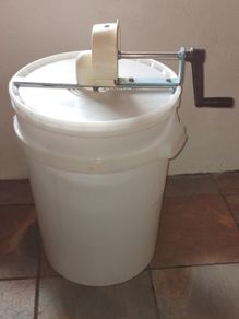 Honey extractor