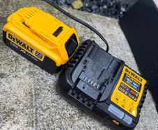 DeWalt 18V XR 4.0Ah Battery + 4A Charger
