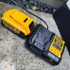 DeWalt 18V XR 4.0Ah Battery + 4A Charger