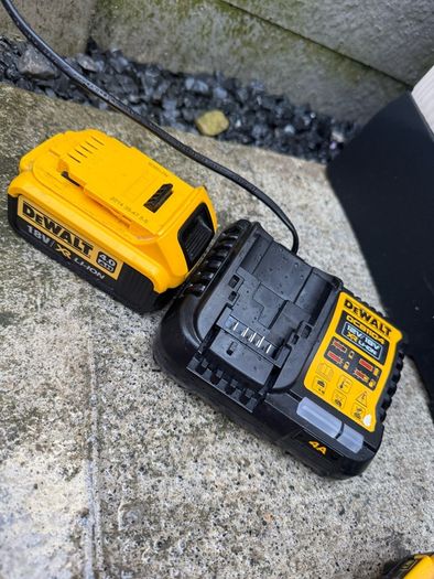 DeWalt 18V XR 4.0Ah Battery + 4A Charger