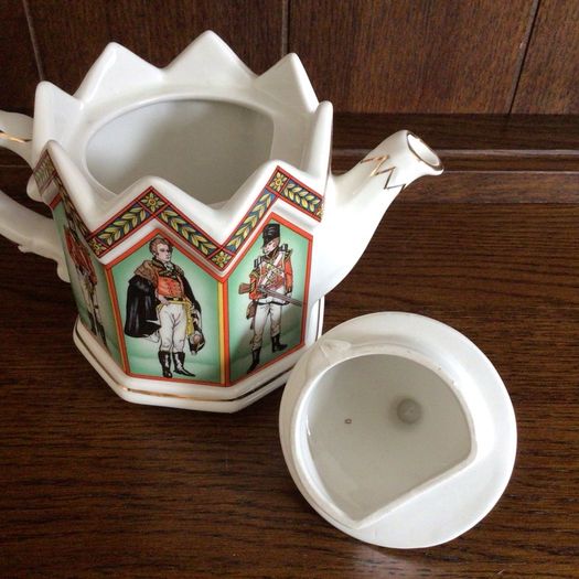 Sadler Kings and Queens series Battle of Waterloo teapot