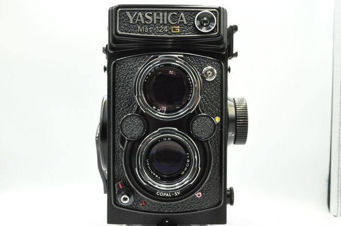 Yashica G 124 MAT TLR Camera Medium format 6x6 Film Roll- Good condition. -FULL SERVICE-