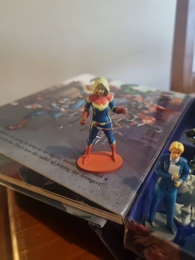 Captain Marvel My Busy Books - Storybook, 10 figurines, playmat,