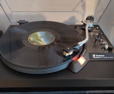 Technics SL-23A turntable/Record player. Like NEW!