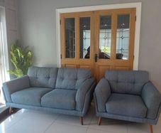 2 Seater Sofa & Matching Armchair in Excellent Condition