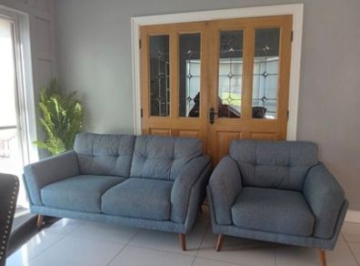 2 Seater Sofa & Matching Armchair in Excellent Condition
