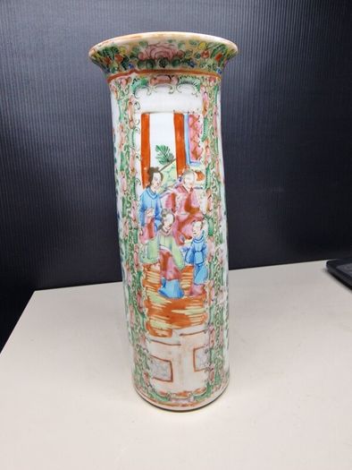 Hand Painted Chinese Porcelain Vase  26 cm Tall