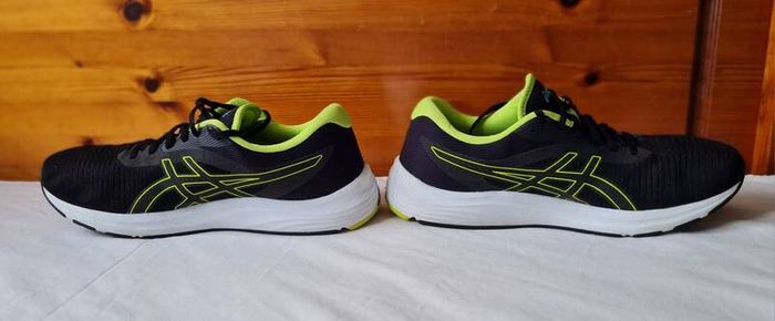 asics gel pulse 12 black/green Size 12 eu 48 in excellent condition
