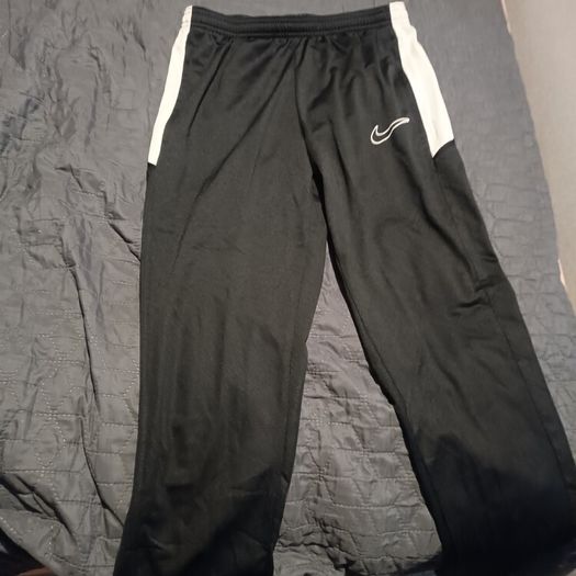 New Mens Nike tracksuit and tshirt