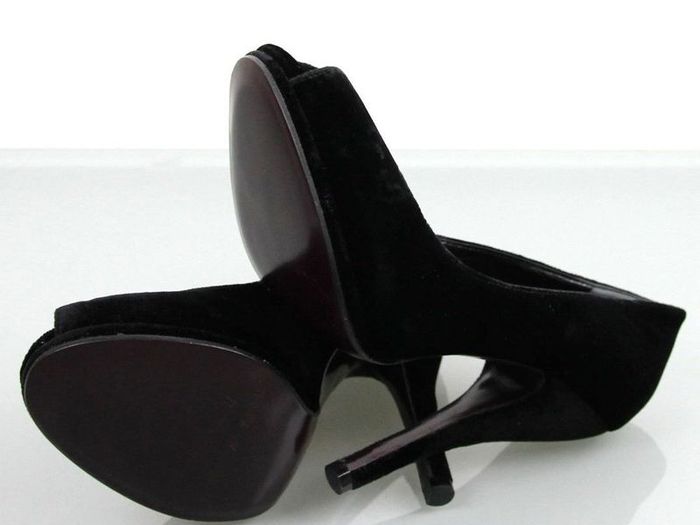New Gucci Elizabeth Black Velvet Heart Shaped Open Toe Heels Platform