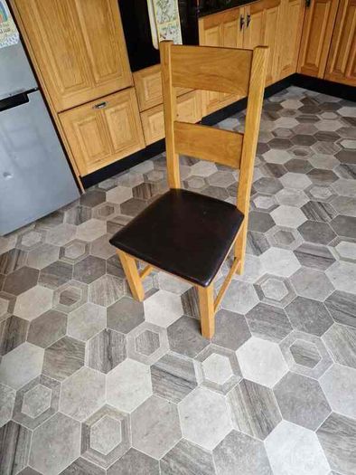 Kitchen table & 6 chairs - priced to sell
