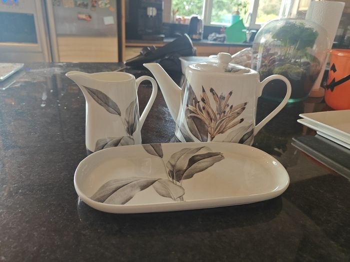 Mindy Brownes Teapot set
