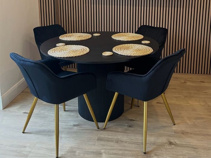 table & chairs