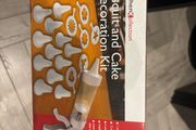 Biscuit &amp; Cake Decorating Kit