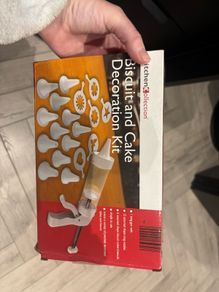 Biscuit & Cake Decorating Kit