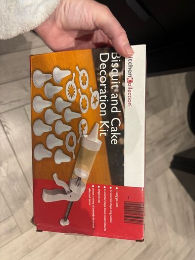 Biscuit & Cake Decorating Kit
