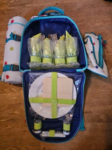 Next Picnic bag NEW with 4 person utensils, picnic blanket and wine carrier