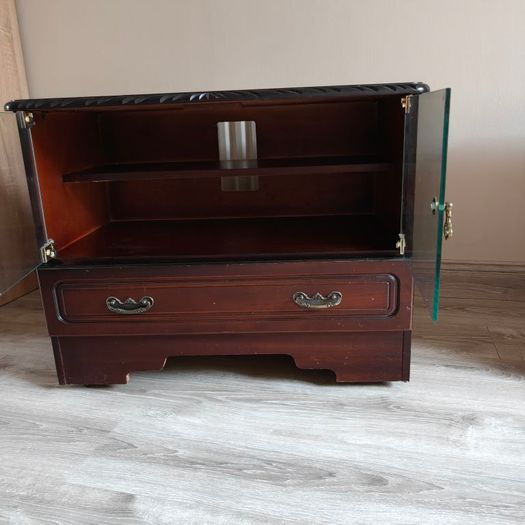 Vintage Mahogany-Style TV Stand / Media Cabinet (On Wheels)