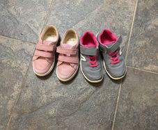 girls shoes - size 9