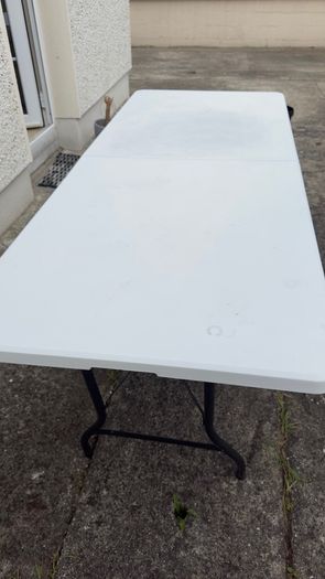 Foldable table