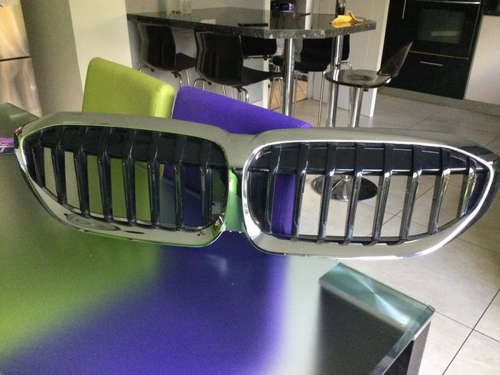 Genuine BMW G20/21 Front Kidney Grill.