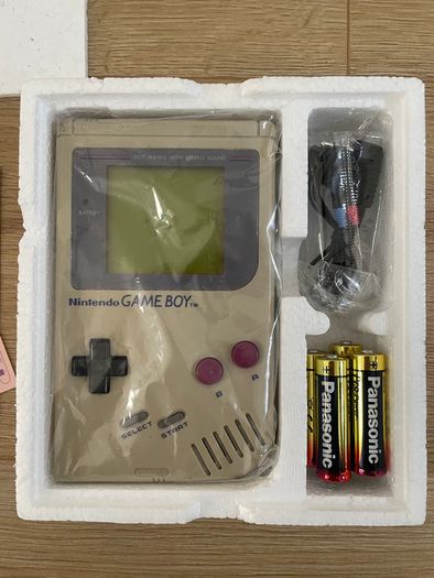 Nintendo Gameboy Classic DMG-001 Boxed with Earphones, Manual and Flash Card 4GB