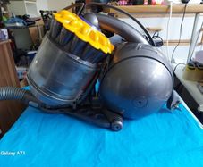 DYSON BALL Multi Floor Vacuum Cleaner in excellent condition