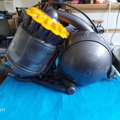 DYSON BALL Multi Floor Vacuum Cleaner in excellent condition