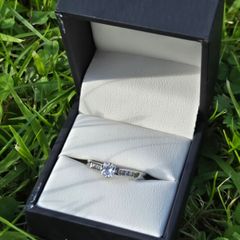 18ct White Gold Diamond Engagement Ring
