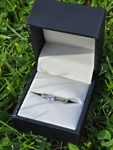18ct White Gold Diamond Engagement Ring