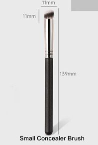 Small concealer brush