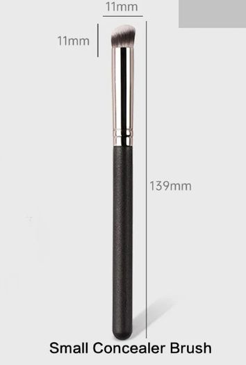 Small concealer brush