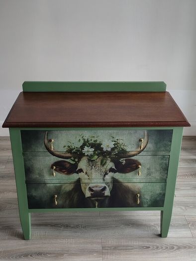 Vintage chest of drawers