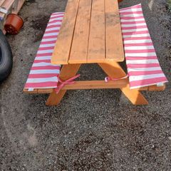 kids picnic table