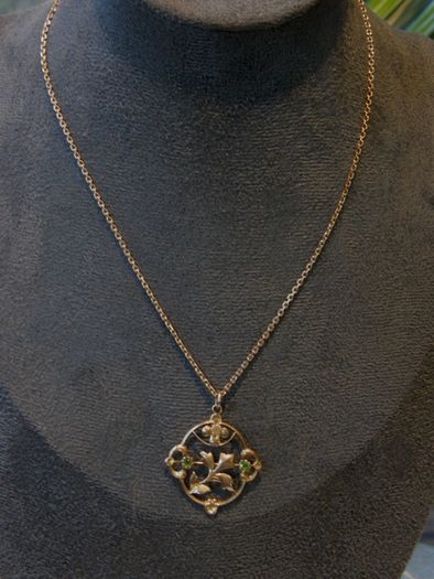 Antique Edwardian 9ct Gold Green Garnet Openwork Pendant & Belcher Chain Necklace