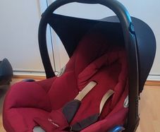 Maxi-Cosi seat with ISOFIX base